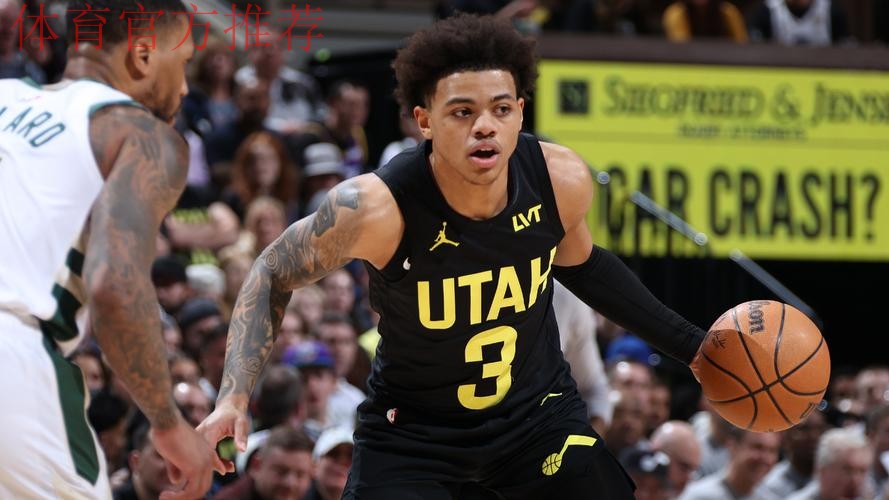 基扬特-乔治突破顶着防守打进,上半场12中8已经砍下27分 基扬特-乔治突破顶着防守打进,上半场12中8已经砍下27分